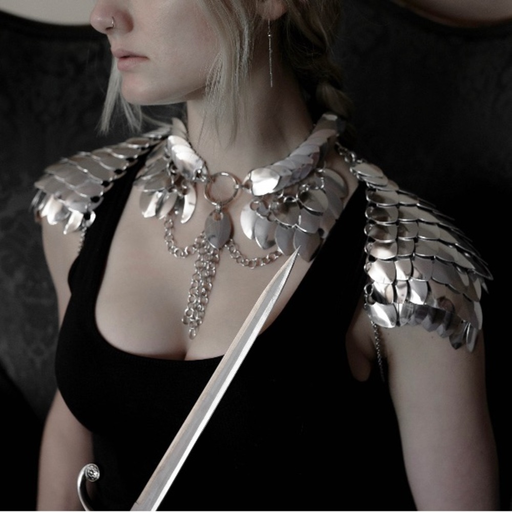 Chainmaille Jewelry Armor Set (Green, not Silver!) - Picture 2 of 4